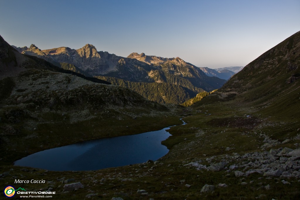 02_Prime luci al Lago di Valsambuzza.JPG